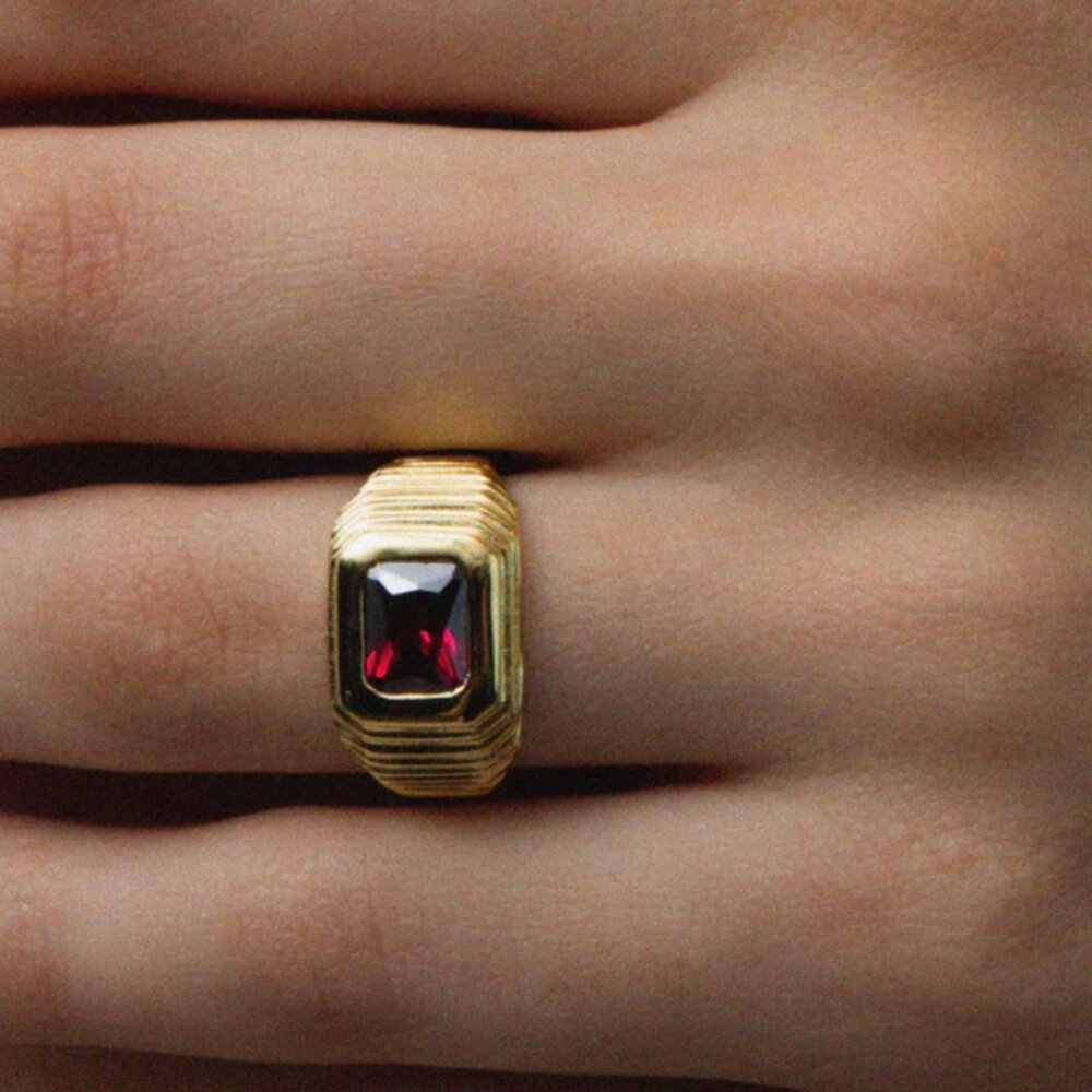 NWOT The M Jewelers The Ruby Red Heirloom Ring Size 7